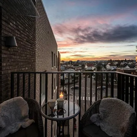 Lejlighed With A Sunny Balcony In