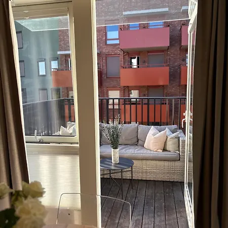 아파트 With A Sunny Balcony In *